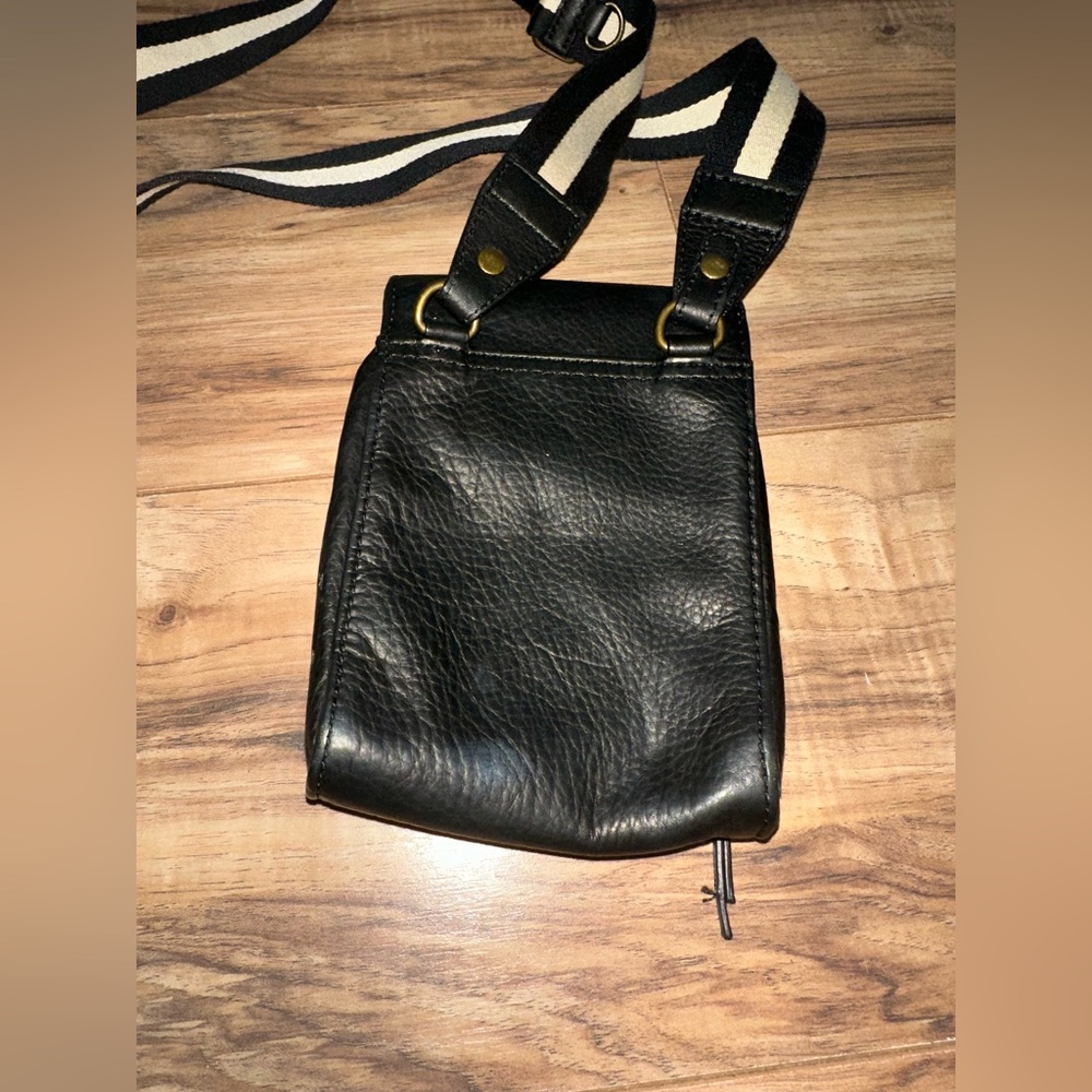 American leather company crossbody with guitar strap - Picture 3 of 4